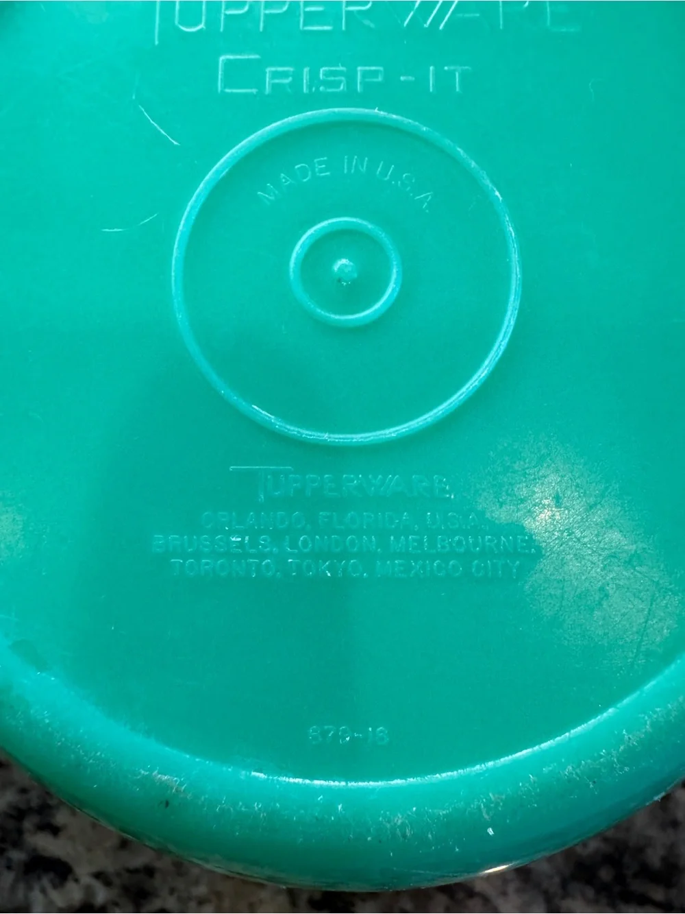 Vintage Tupperware Crisp-It Lettuce Keeper Jadeite Green Bowl 679 & Lid 680